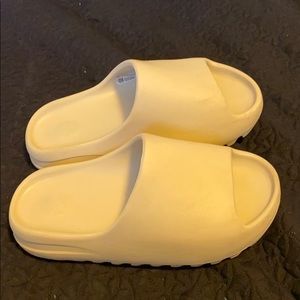 Authentic yeezy slide no box
